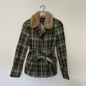 BKE OUTERWEAR Multi-Color Plaid Faux Fur Collar Belted Pea Coat